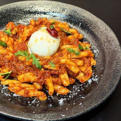 Penne Arrabbiata (topped with burrata cheese)