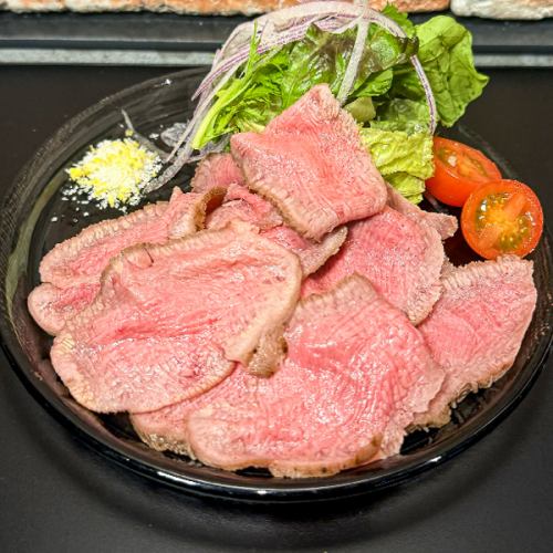 自家製牛タンローストビーフ