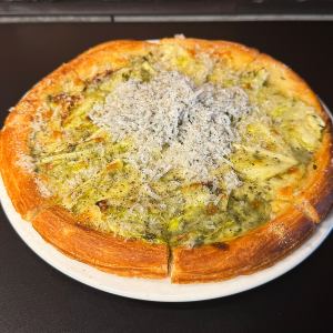 Whitebait and spring cabbage pesto pizza