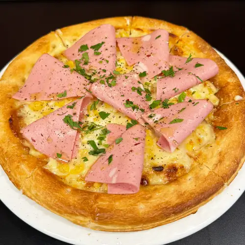 이탈리아산 햄과 옥수수 크림 피자