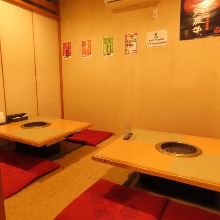 【個室：8名様×3部屋】8名様までご利用いただける個室は、落ち着いた雰囲気で特別な時間を提供します。和のテイストが感じられる内装は、リラックスした食事を楽しむのにぴったり。周囲を気にせず、家族や友人との大切な会話に集中できます。特別な日のお祝いに、ぜひご利用ください！