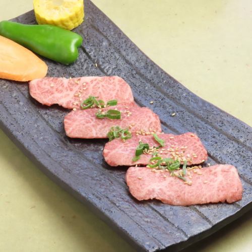 【特上カルビ】噛むとおいしい脂が口いっぱいに広がる絶品！特別な日におすすめです♪
