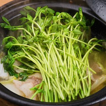豚肉と豆苗の小鍋立て