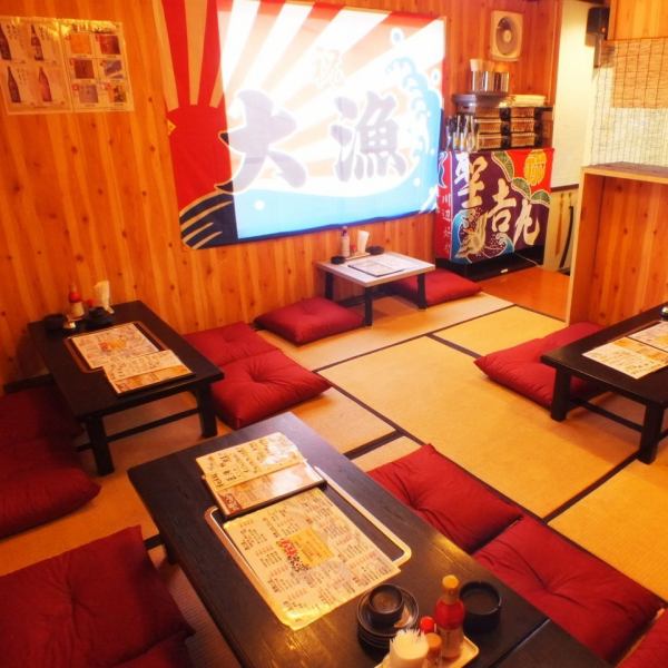 最大20名まで宴会可能な小上がりのお座敷席です。平日なら10名様以上で貸切できます!!みなさんで海鮮や鍋を囲って、宴会はいかがですか♪コースは4500円からご用意しております。単品飲み放題1650円~でご利用できますので是非、ご利用ください!スタッフ一同お待ちしております!