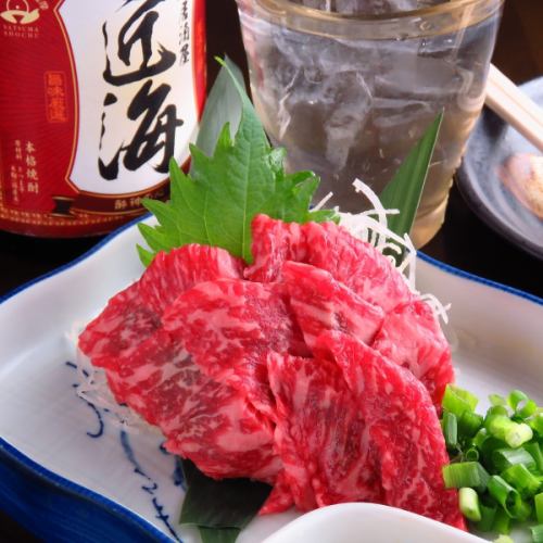 名物！鮮度抜群の馬刺し