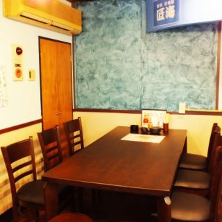 각 넓은 테이블 2명석/4명석/6명석/10명석까지 준비