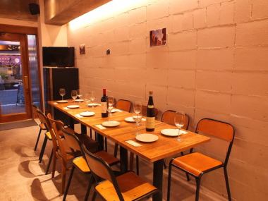 You can also move the seats to accommodate customers, so it is easy to use for gatherings and drinking parties.