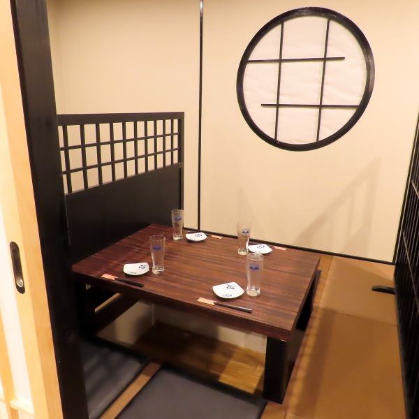 個室で美味しい郷土料理を味わう和食居酒屋。ゆったりとした時間をお過ごしください。お席は掘りごたつのお座敷で、ゆったりとしたお時間を過ごせます。少人数の宴会から、団体様のご予約も大歓迎です。少規模のご利用ももちろんOK！会社の飲み会や、ご友人同士でのご来店もお待ちしておりますよ♪