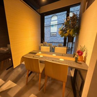 3～5名のテーブル席です。