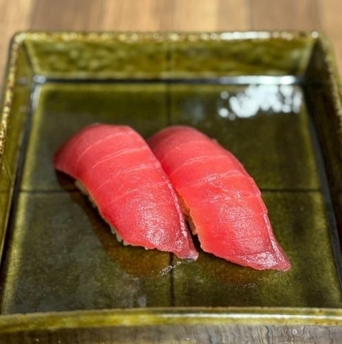 キハダマグロ(2貫)/馬握り(1貫)/北海道産ホタテ(2貫)