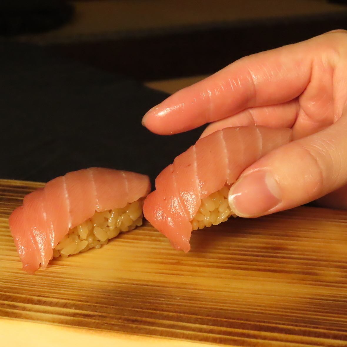 深夜でもお寿司が食べられる！魅力的な寿司居酒屋WASABIは朝6時まで営業しています。