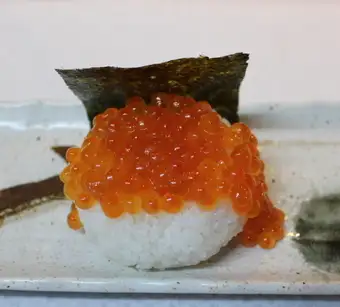 スパムおにぎり/いくらおにぎり
