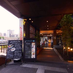 The entrance is here! It is within walking distance from Shinsaibashi Station and Namba Station.