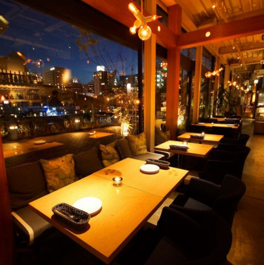 【貸切や結婚式2次会に】リバーサイドの夜景の見える素敵な空間