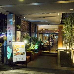 入口はこちら！心斎橋駅・難波駅から徒歩圏内です。