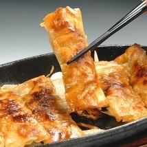 【こだわりの逸品】”もちもち肉汁の黒豚餃子”・”たっぷりパリパリ餃子”
