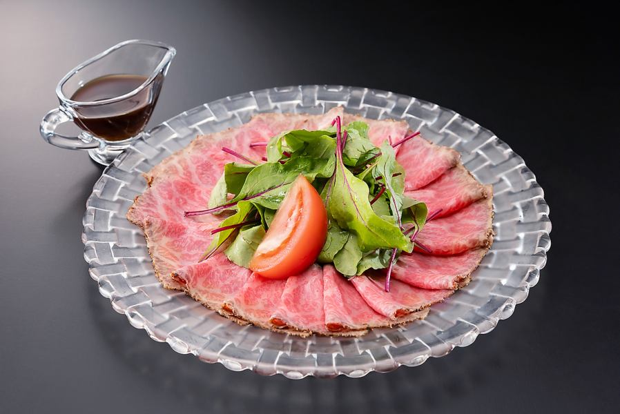 【旨み豊かな極上特選黒毛和牛を使用】和牛のローストビーフ1650円(税込)~