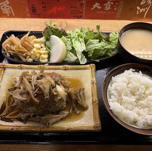 和風煮込みハンバーグ定食