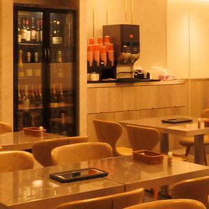 The interior of the store is clean and has a calm atmosphere.Please use it for a drinking party after work or a meal with friends!
