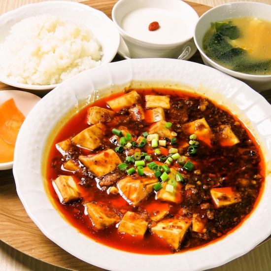 Lunch prepared also abundant ♪ "Our school special majo tofu"