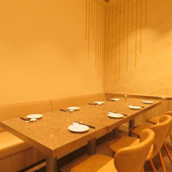 The seats are spacious and comfortable.Perfect for family meals! Great for families with children too!
