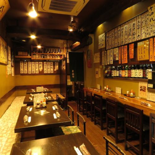 <p>テーブル席は4名～。会社帰りの仲間との飲み会に◎日本酒や焼酎をゆっくりとお楽しみ下さい。居酒屋/本厚木/串焼き/海鮮/日本酒/宴会</p>