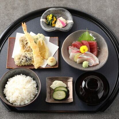 Tempura and sashimi set meal