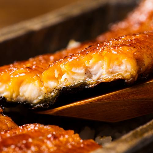 Crisp, fluffy and tender Kansai-style grilled eel.