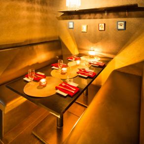 [Private room for large groups] A private room with a table that can comfortably seat 10 to 30 people.Please use it not only for entertaining important customers, dinner with business associates, welcome and farewell parties and year-end parties with colleagues, but also for meals with family and relatives.An all-you-can-drink banquet is definitely a great deal.Relax and enjoy your precious time with something valuable♪