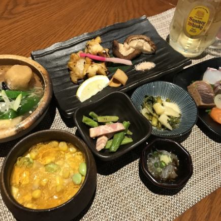 제철 식재료를 조금씩 여러가지.음료 1잔 포함의 유익한 "와와(나고나고) 세트"(8월)