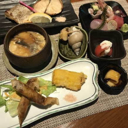 A little bit of every variety of seasonal ingredients."Nagonago Set" with one drink included (September)