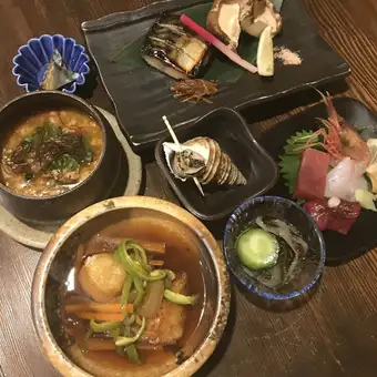 제철 식재료를 조금씩 여러가지.음료 1잔 포함의 유익한 "와와(나고나고) 세트"(9월)