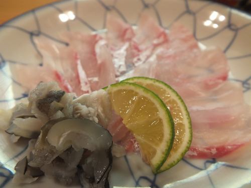 瘦白肉880日元〜時令生章魚薄（770日元）府谷生魚片（Tessa）1650日元（含稅），加上自製的pon醋。