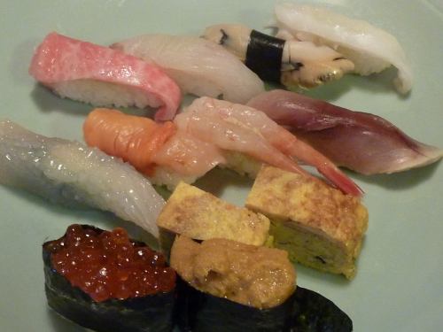 平日は小鉢とお椀がサービスです。