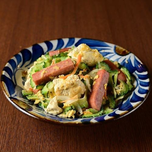 沖縄料理や素材にこだわった料理の数々◎