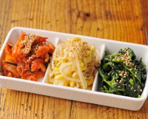 Assorted 3 Kinds of Kimul (Chinese Cabbage Kimchi, Bean Sprouts, Spinach)
