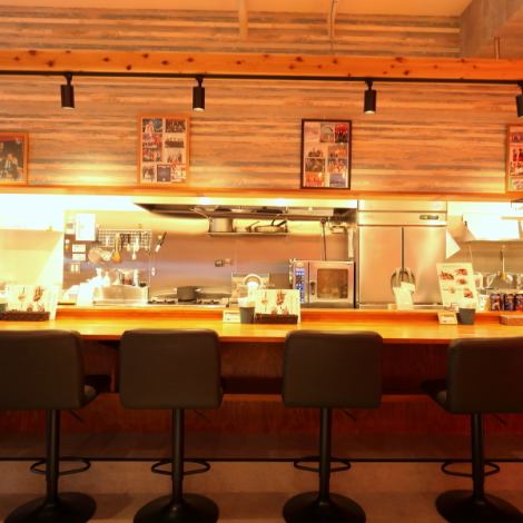 [Counter seats] We have counter seats available for 1 to 2 people! The kitchen is right in front of you, so you can enjoy your meal while watching the chef prepare his dishes. Enjoy casual creative French cuisine and carefully selected wines in a restaurant where the owner's favorite music is playing.