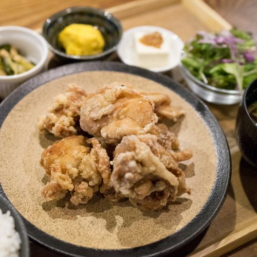 ☆Limited to lunchtime ☆Deep-fried young chicken [all-you-can-eat] set meal