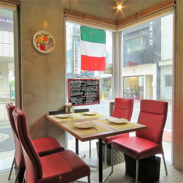 The spacious interior can be used by friends or on a date! Please spend the best time while enjoying the finest meat with a wide variety of alcoholic beverages and various drinks.