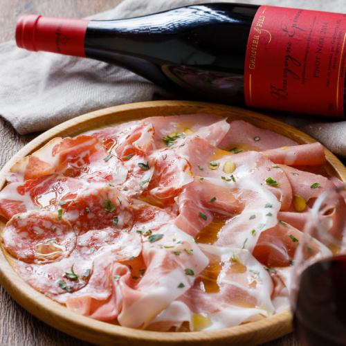 Assorted 4 Kinds of Italian Prosciutto Ham and Salami