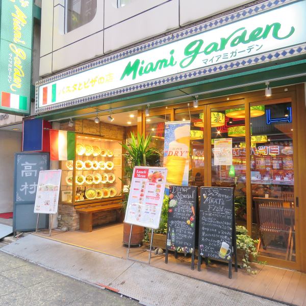 A 3-minute walk from the West Exit of JR Shinjuku Station! Immediately after exiting the West Gate of JR Shinjuku Station, in front of the Yodobashi Camera ♪ It is a shop with a bright atmosphere where customers' voices are heard! Feel free to enjoy fashionable casual Italian ☆