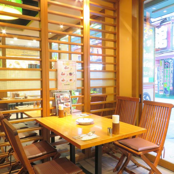 餐厅的温和氛围被温暖的木材所环绕，非常舒适，您可以慢慢享用餐点。尽心烹制意大利风味♪