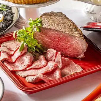 11月1日至12月31日：【周末及节假日午餐自助餐九折优惠】冬季意大利休闲集市