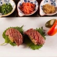 炙り和牛ガーリック寿司(ミディアムレア)