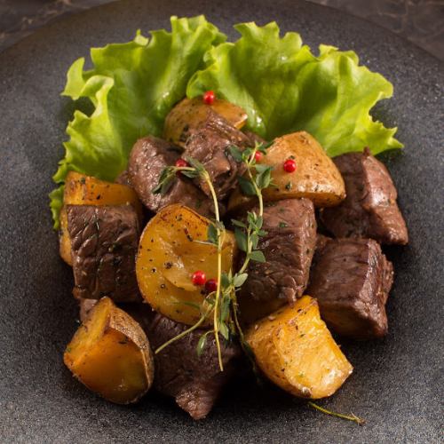 バジル香る和牛ダイススステーキ