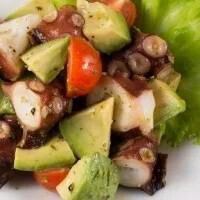 タコとアボカドのプランチャ ～カボスを添えて～