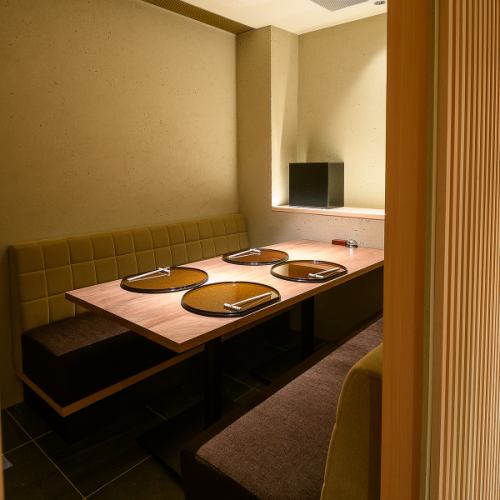 ヒノキの香りが漂う落ち着いた空間で最高のお料理をお楽しみください。