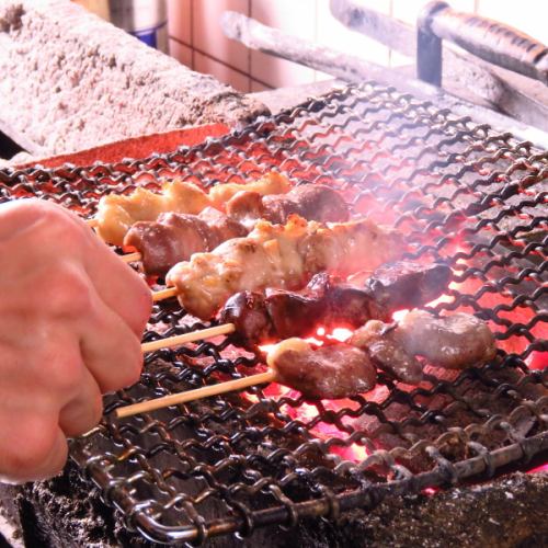 １本1本丁寧に焼き上げる備長炭火焼鳥