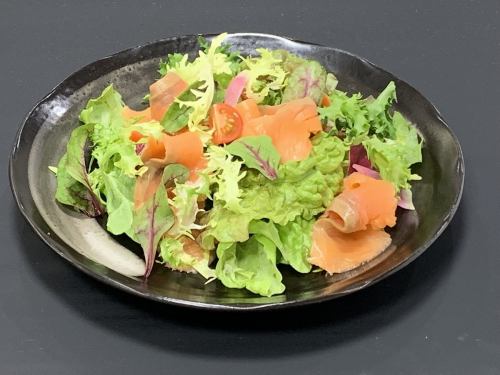 スモークサーモンのサラダ仕立て