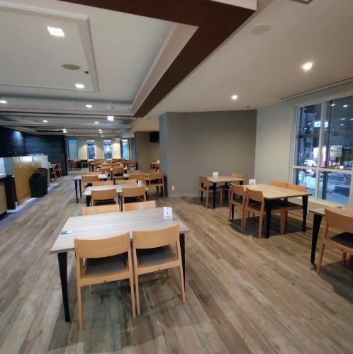 <p>１２０名様まで、個室モあります</p>